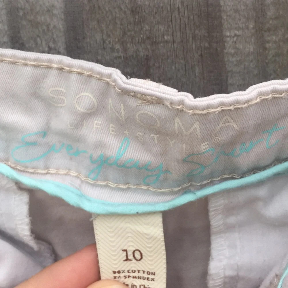 Sonoma Khaki Shorts Size 10 EUC